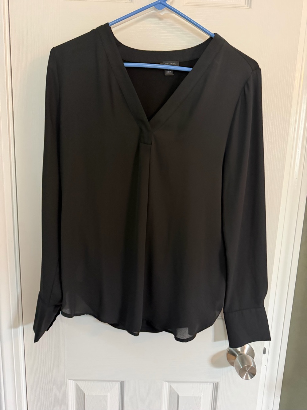 Ann Taylor Women’s Black V-Neck Long-Sleeve Blouse (Size S)